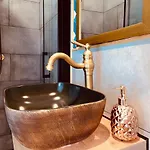 Suite Anna In Paris Republique